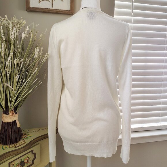 A Newm Day - White Long Sleeve - V Neck Sweater - Medium - Picture 2 of 5